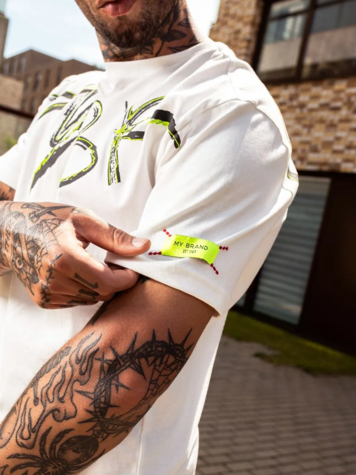 MYBRAND Signature Scribble Tee | OFF-WHITE